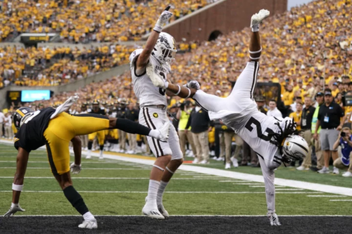 No. 25 Iowa pulls away in second half for 41-10 win over Western Michigan