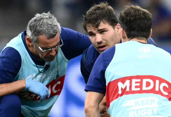 France captain Dupont to have tests on facial fracture