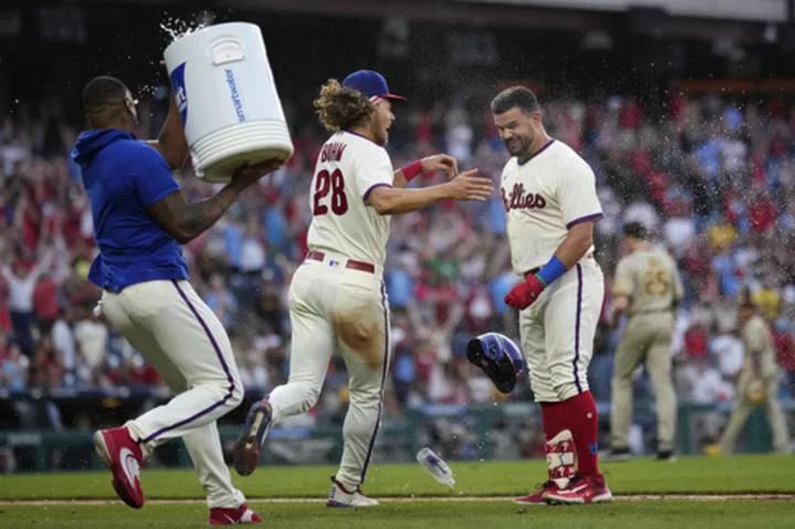 Schwarber hits 25th homer and winning sacrifice fly in 12th as Phillies beat Padres 7-6