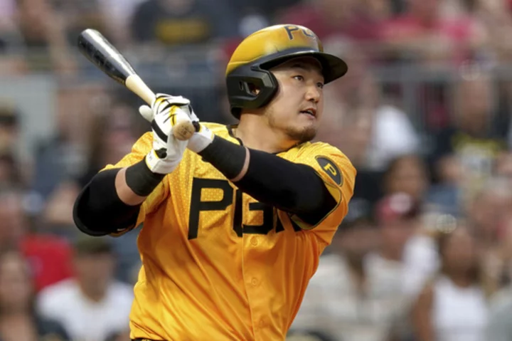 Struggling Padres obtain Hill, Choi from the Pirates for 3 players