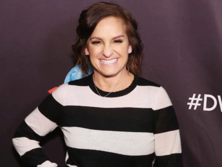 Mary Lou Retton experiences 'scary setback' in her fight against a rare form of pneumonia, daughter says