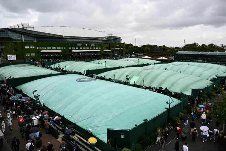 Djokovic, Swiatek in Wimbledon action despite more rain pain