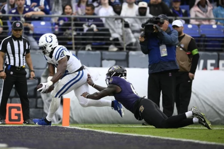 Zack Moss' strong performances lead Colts to 2 straight wins and into AFC South lead