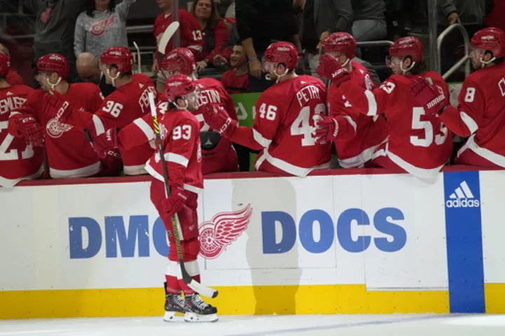 Alex DeBrincat scores 2 goals as Detroit Red Wings top Tampa Bay Lightning 6-4