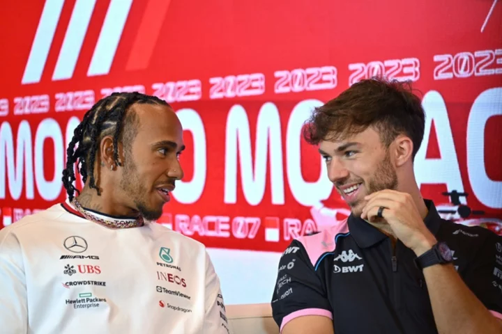 Hamilton will sign new Mercedes deal 'in coming weeks'