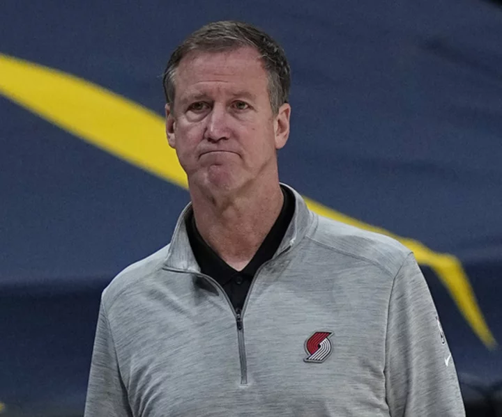 Former NBA head coach Terry Stotts leaves role as Bucks assistant before start of the season