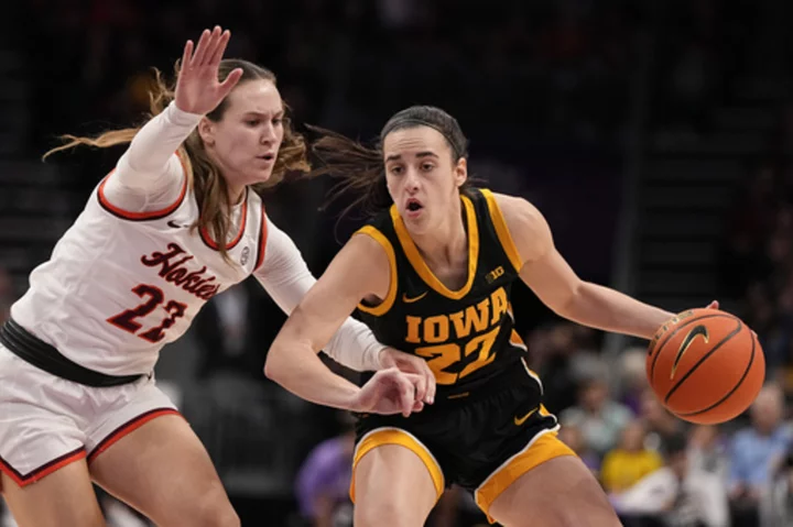 Caitlin Clark scores 44 points as No. 3 Iowa holds off No. 8 Virginia Tech in neutral site game