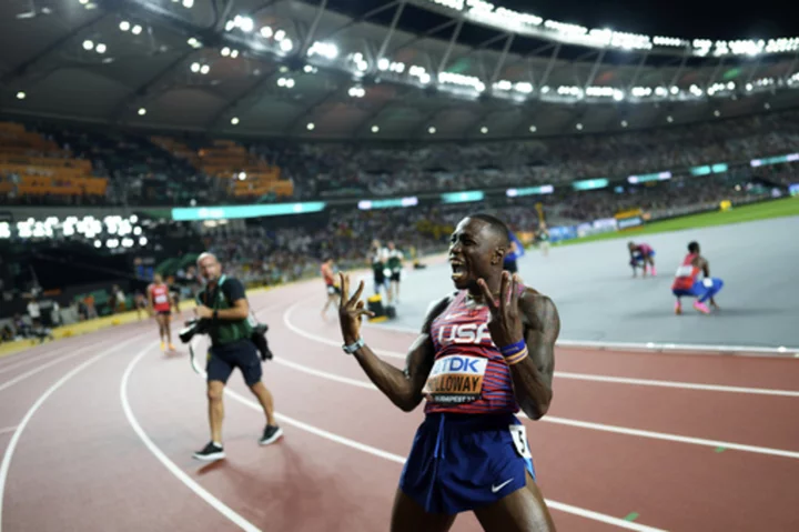 Easy as 1, 2, 3: Grant Holloway breezes in 110-meter hurdles for his 3rd straight world title