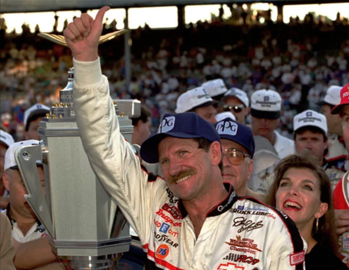 Death of Dale Earnhardt in 2001 Daytona 500 picked as NASCAR's most pivotal moment