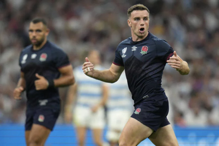 14-man England stuns Argentina, Australia wins, and Ireland and Italy romp at Rugby World Cup