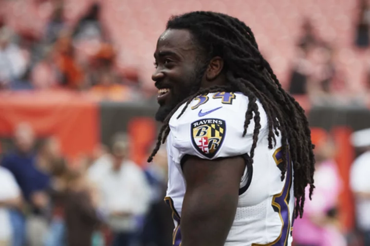 Alex Collins, former Seahawks and Ravens running back, dies at age 28