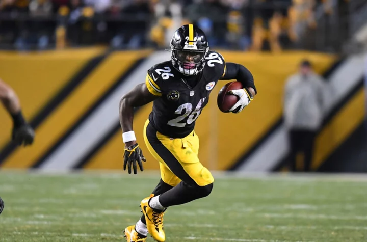 Best Damn Fans: Le’Veon Bell officially apologizes for leaving Steelers