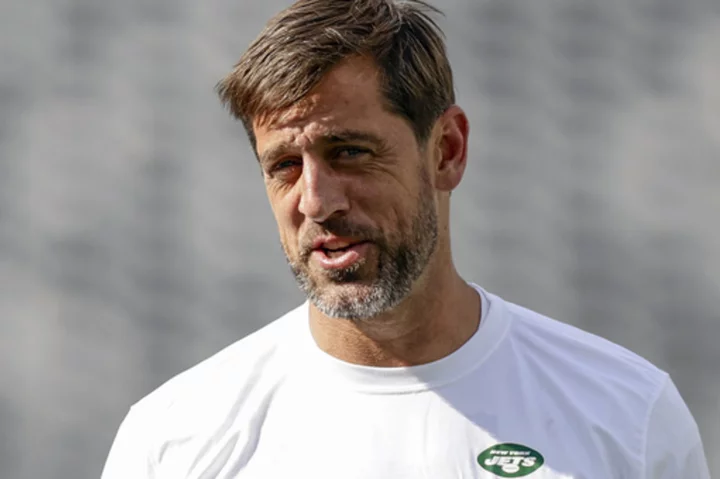 Aaron Rodgers rejoins the Jets and is expected to attend their game vs. Chiefs, AP source says
