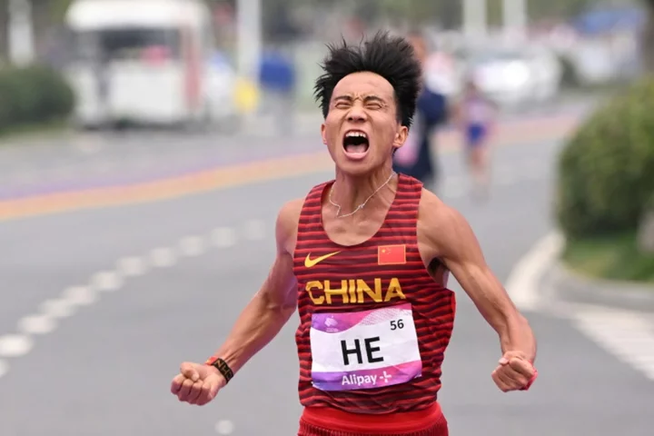 China's He wins Asian Games marathon, Chuma claims women's gold