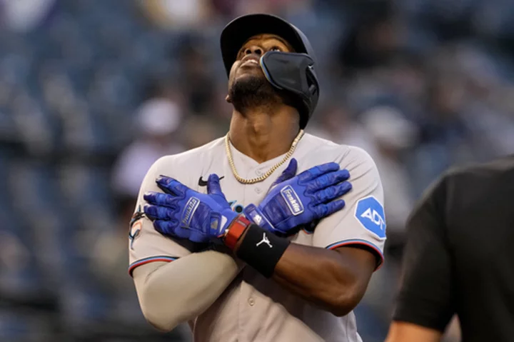 Soler smashes two HRs, has five RBIs, Marlins beat D-backs