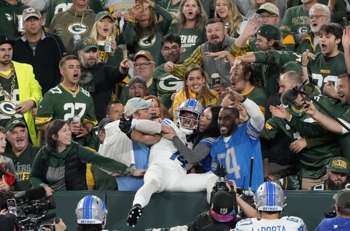 Packers fan doused Amon-Ra St. Brown with beer during Lions Lambeau Leap