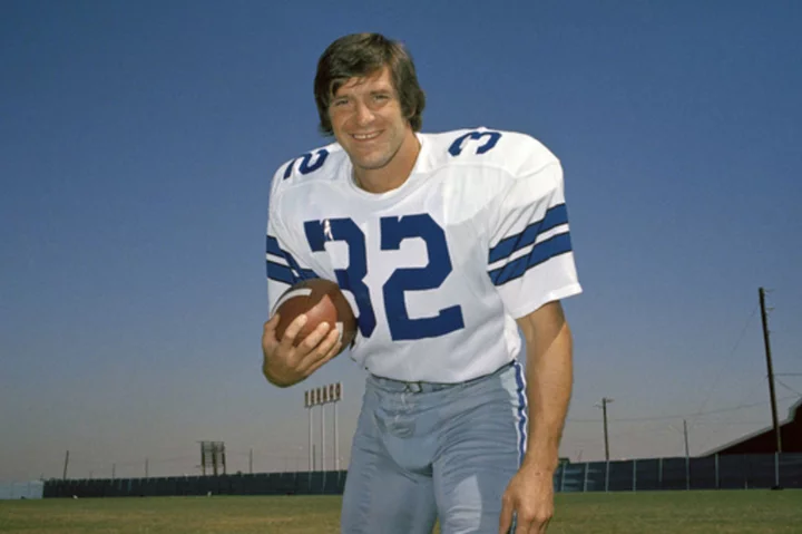 Walt Garrison, who played for Cowboys in college and NFL and competed as cowboy in rodeos, has died