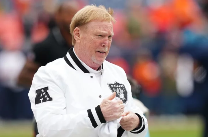 Raiders owner Mark Davis got heated with fans calling to fire Josh McDaniels