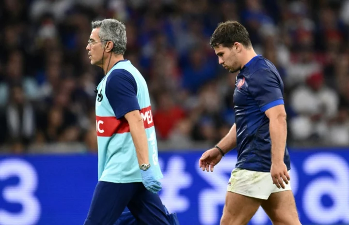 England's Sinfield backs injured Dupont to make swift return