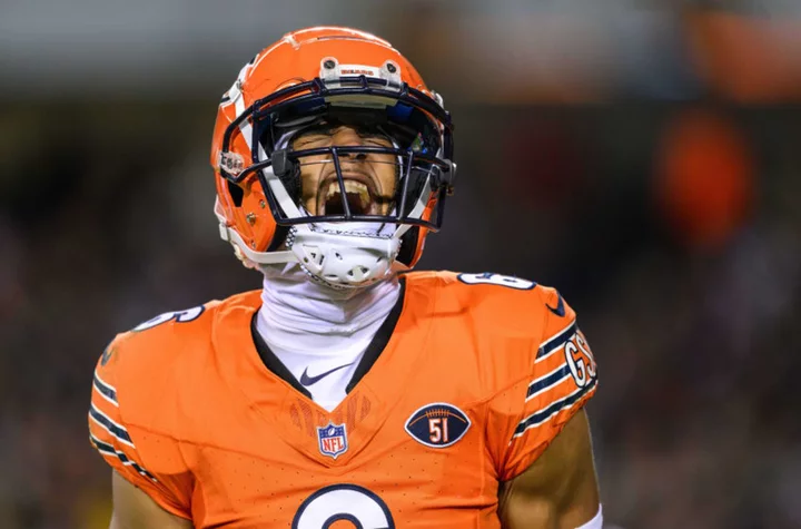 Watch: NFL refs penalize Bears DB for having facemask ripped off