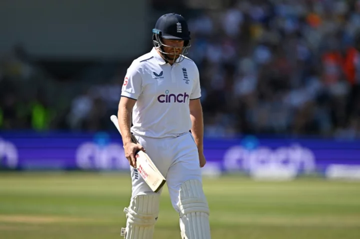 England lose Root and Bairstow as Australia take control