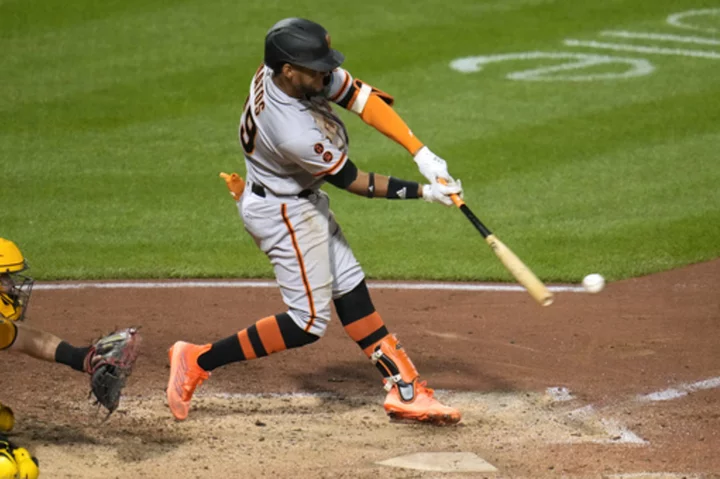 Giants rookies key their 7th-inning rally in a 6-4 win over the Pirates