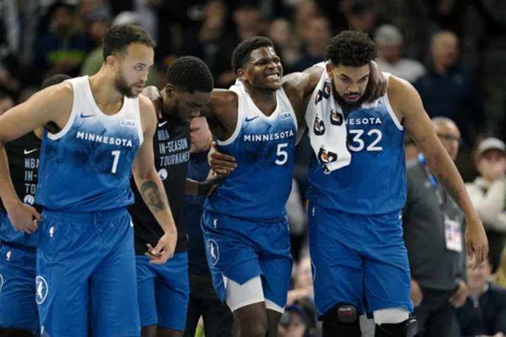 Timberwolves star Edwards leaves game vs. Thunder with bruised hip after hard fall