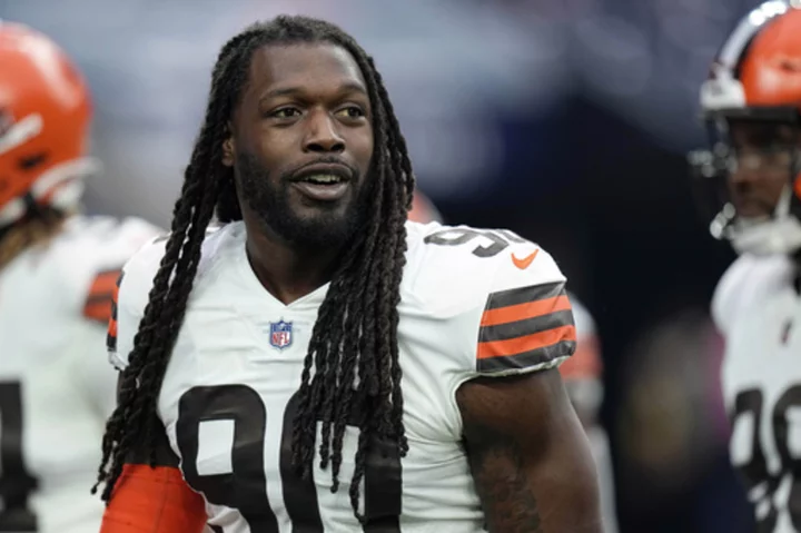 Jadeveon Clowney agrees to join Ravens to help Baltimore's pass rush, AP source says