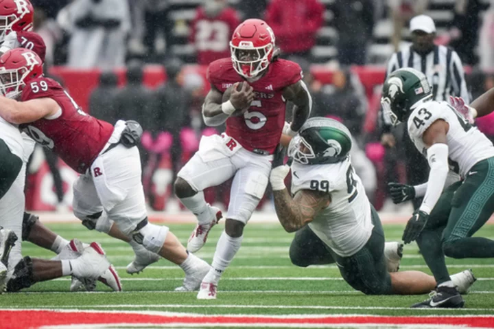 Rutgers rallies from 18 points down to beat Michigan State 27-24 behind Monangai's 148 yards and TD