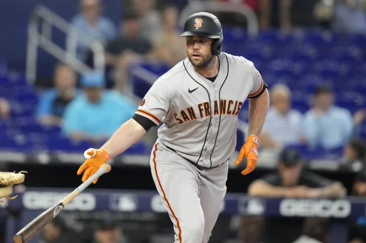 Ruf signs with Brewers after refusing minor league assignment from Giants