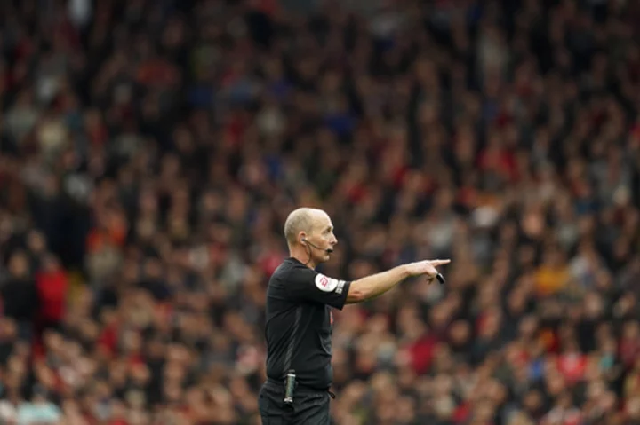 Former Premier League referee says he purposely chose not to correct a mistake on video review