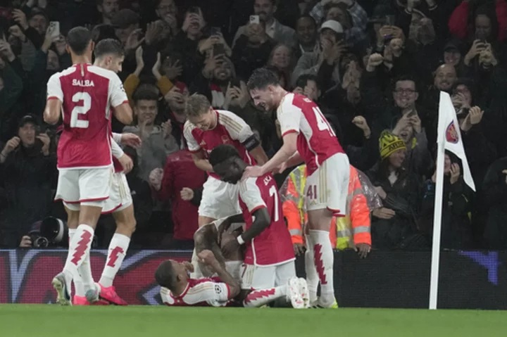 Arsenal makes winning return to Champions League by beating PSV Eindhoven 4-0 in the rain