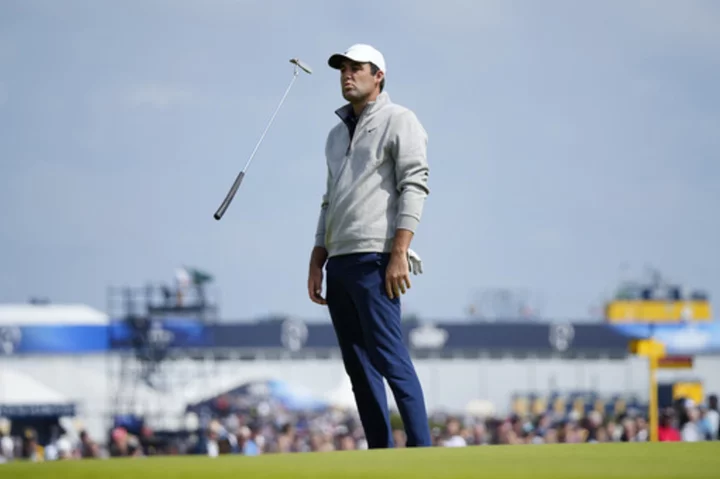 Scheffler and Homa get distracted by TV screen and spectators at the British Open