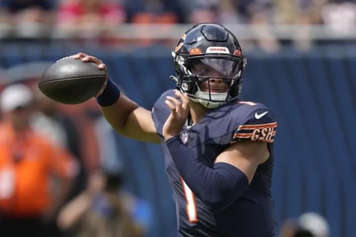 Justin Fields gets chance to show he can be the passer the Bears need, starting against Packers