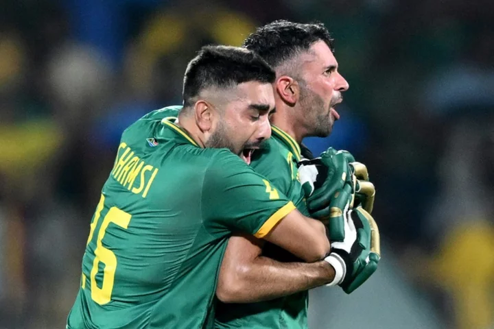 South Africa break Pakistan hearts with one-wicket World Cup win