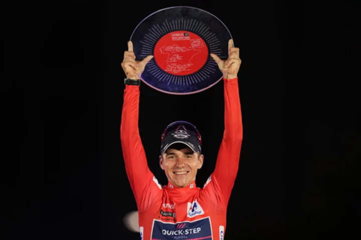 Evenepoel to defend Spanish Vuelta title against Vingegaard-Roglic tandem