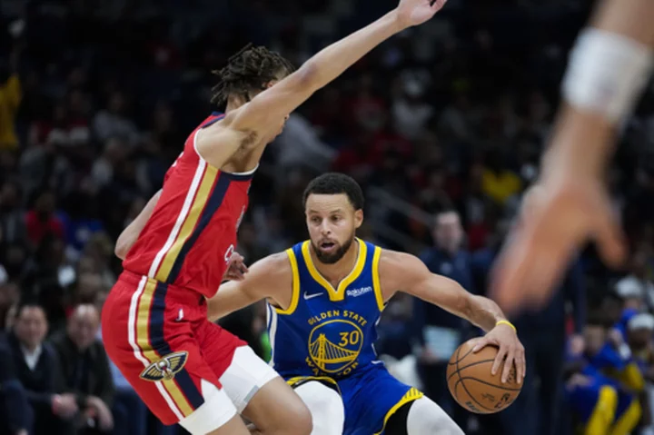 Stephen Curry scores 42 as Warriors win big over Pelicans to remain unbeaten on road