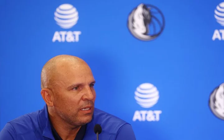 NBA-Mavericks coach abandons press conference after spat with reporter