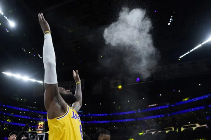 20 and up: LeBron James defies time, propels Lakers to conference finals