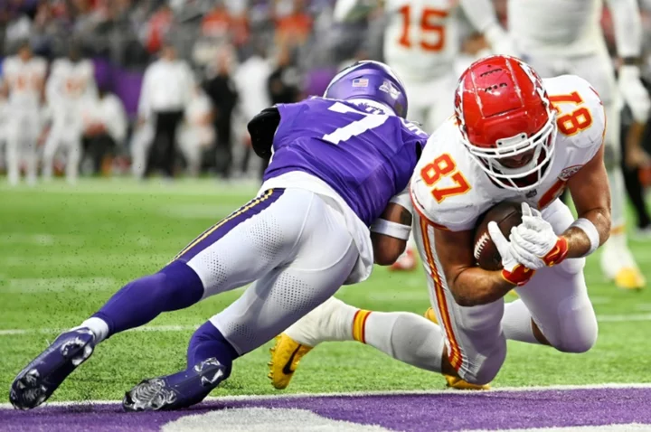 Mahomes and Kelce give Chiefs victory, Lions and Dolphins on fire