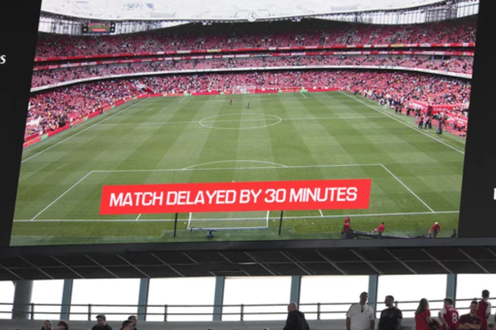 Arsenal-Forest game delayed by 30 minutes because of problem at turnstiles at Emirates Stadium