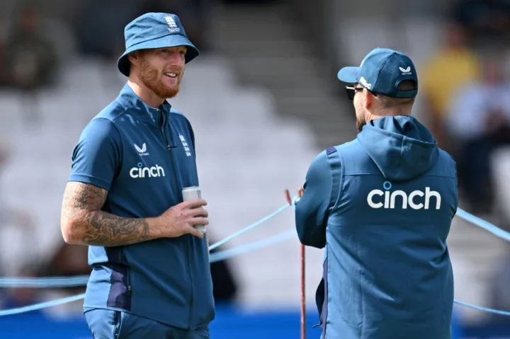 England bowl in 3rd Ashes Test as Australia make changes
