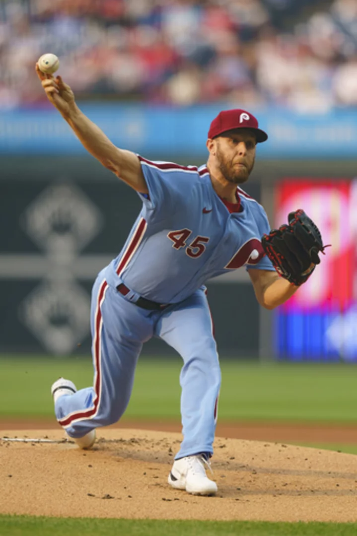 Wheeler working on no-hitter for Phillies through 7 innings against Tigers
