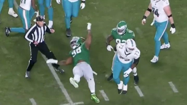 Jalen Carter Had a Hilarious Flop During Play With Offsetting Unnecessary Roughness Penalties