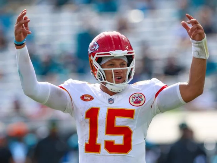 Patrick Mahomes restructures contract for record 4-year deal