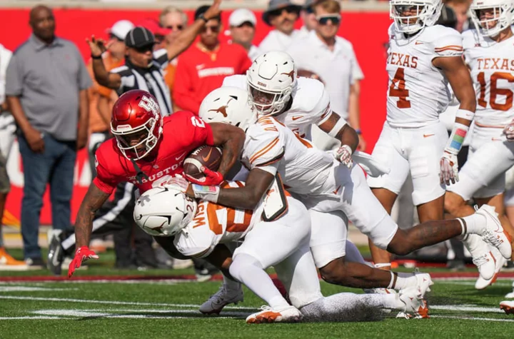 Refs save Texas from potential upset with highly questionable spot