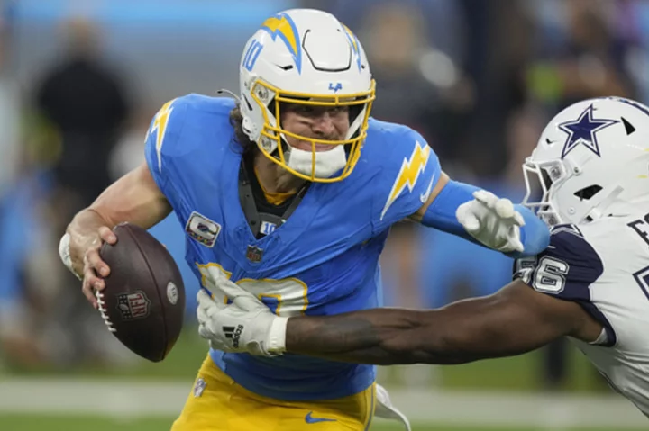 Justin Herbert, Chargers' offense come up short again in Los Angeles' 20-17 loss to Dallas