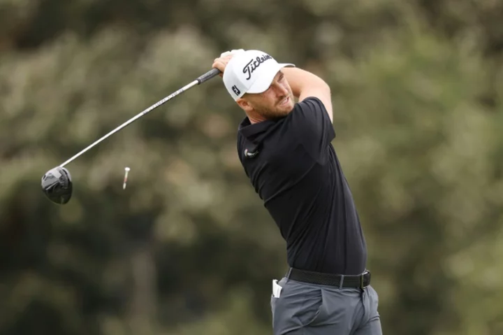 Clark seizes early second-round lead at US Open