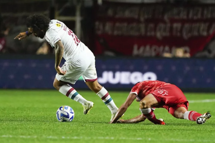 Argentinian defender breaks leg during Copa Libertadores match