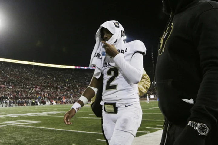 Colorado QB Shedeur Sanders leaves with apparent injury against Washington State